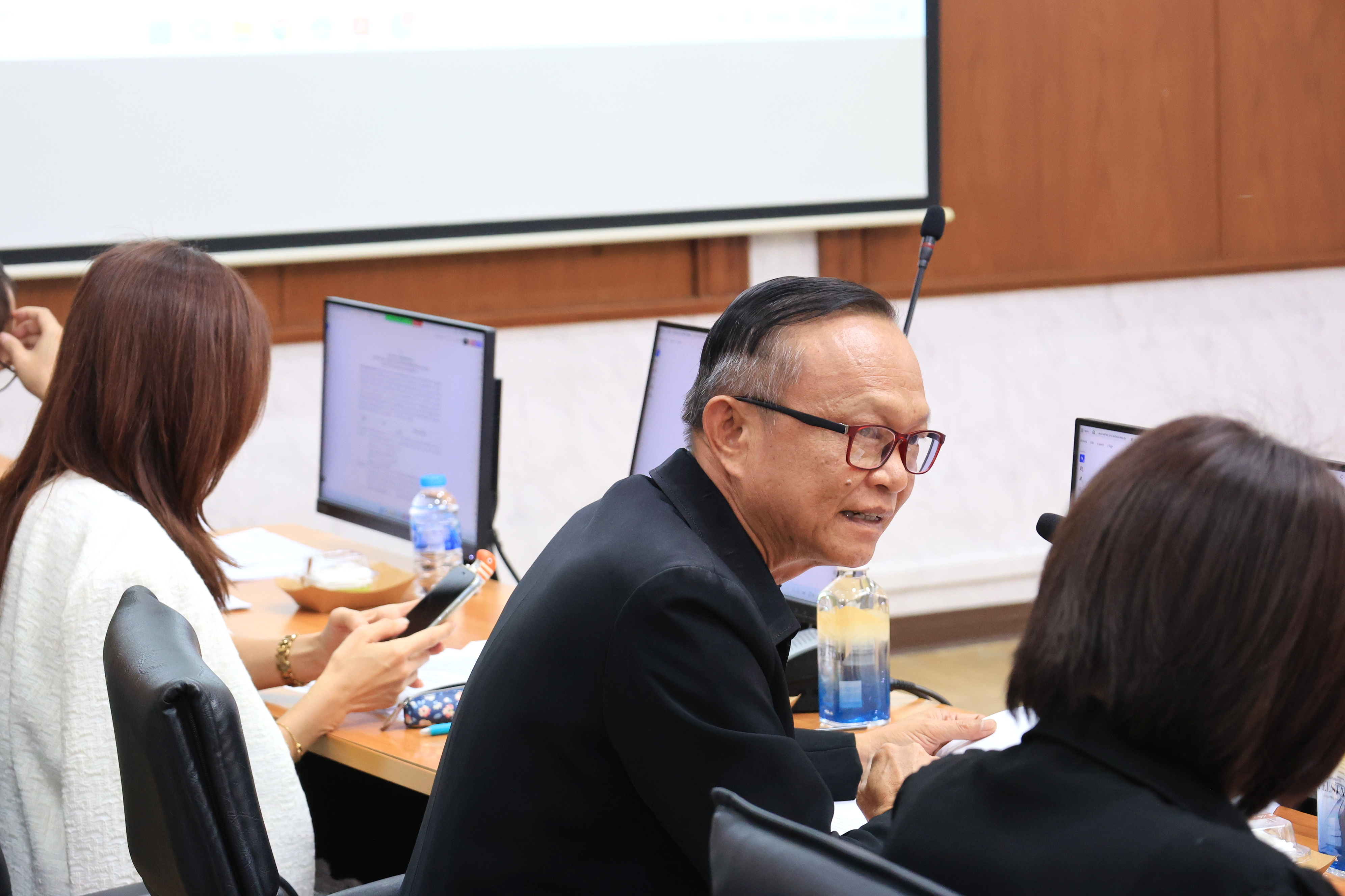 title - สำนักกฎหมาย จัดประชุมรับฟังความคิดเห็น(ร่าง)ระเบียบคณะกรรมการปฏิรูปที่ดินเพื่อเกษตรกรรม ว่าด้วยหลักเกณฑ์ วิธีการและเงื่อนไข ในการพิจารณาให้ใช้ประโยชน์ที่ดินเพื่อจัดทำกิจการสาธารณูปโภคและกิจการอื่นๆ อันเป็นประโยชน์สาธารณะในเขตปฏิรูปที่ดิน พ.ศ. ....